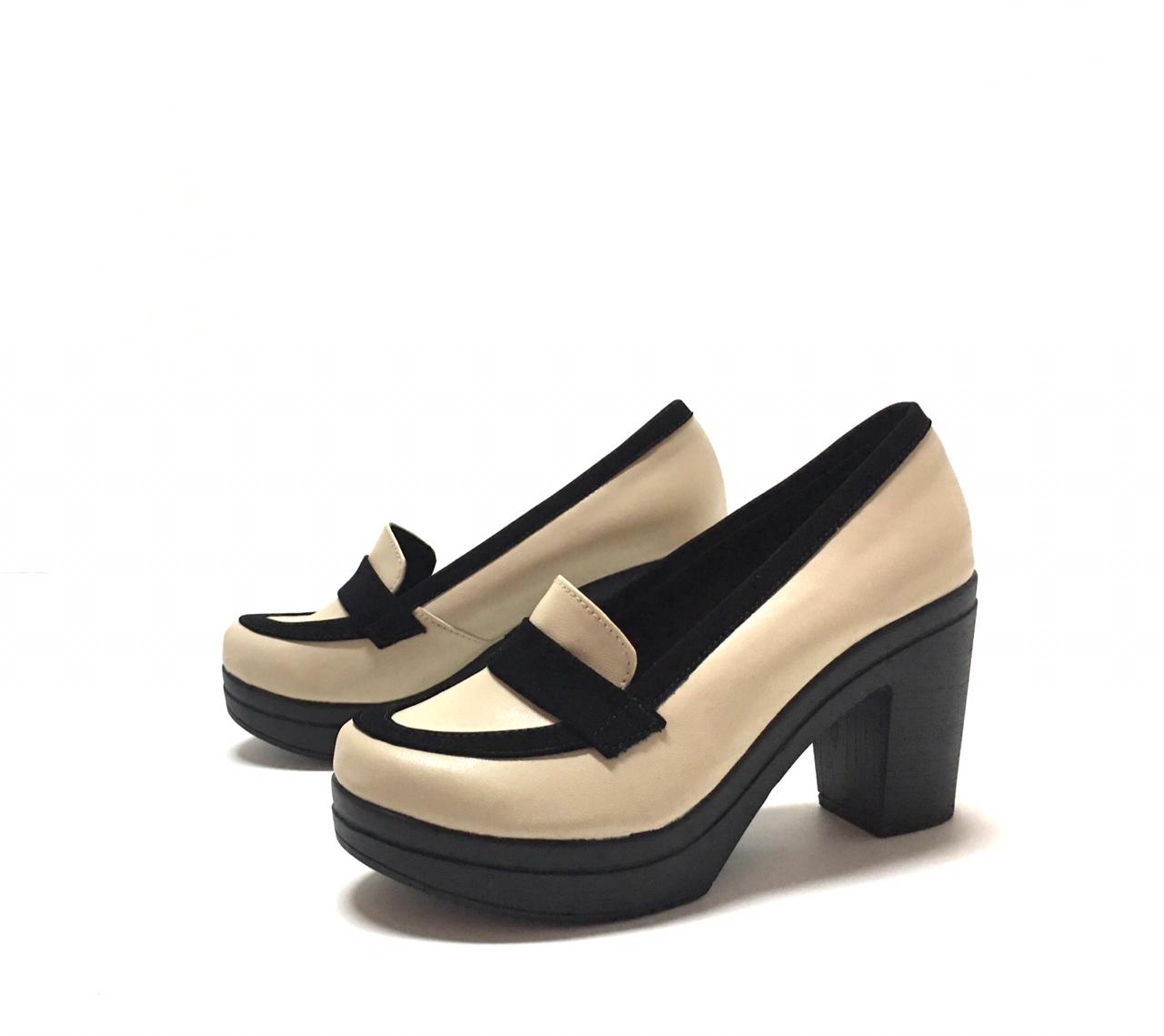 Ejecutivo beige mocasín tacón mediano