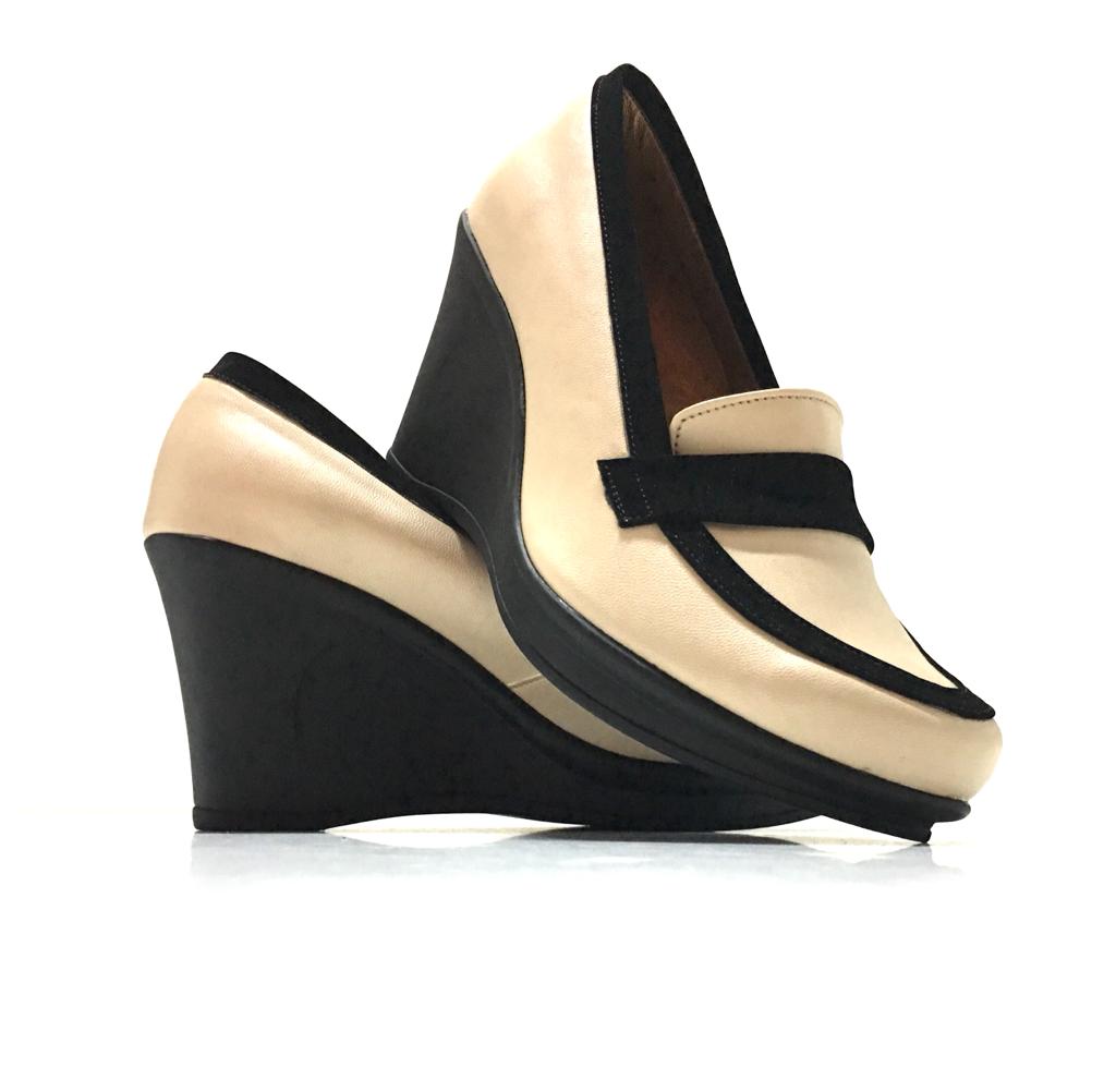 Ejecutivo beige cuña